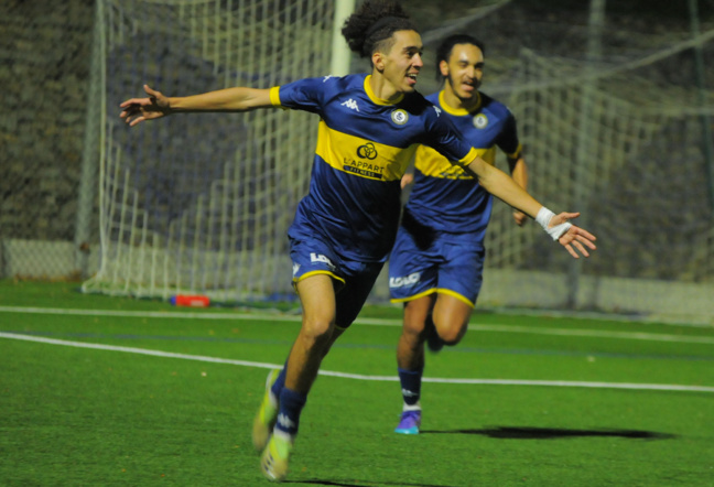 La joie de Droussi qui vient de donner la victoire au FCLDSD dans les arrêts de jeu...