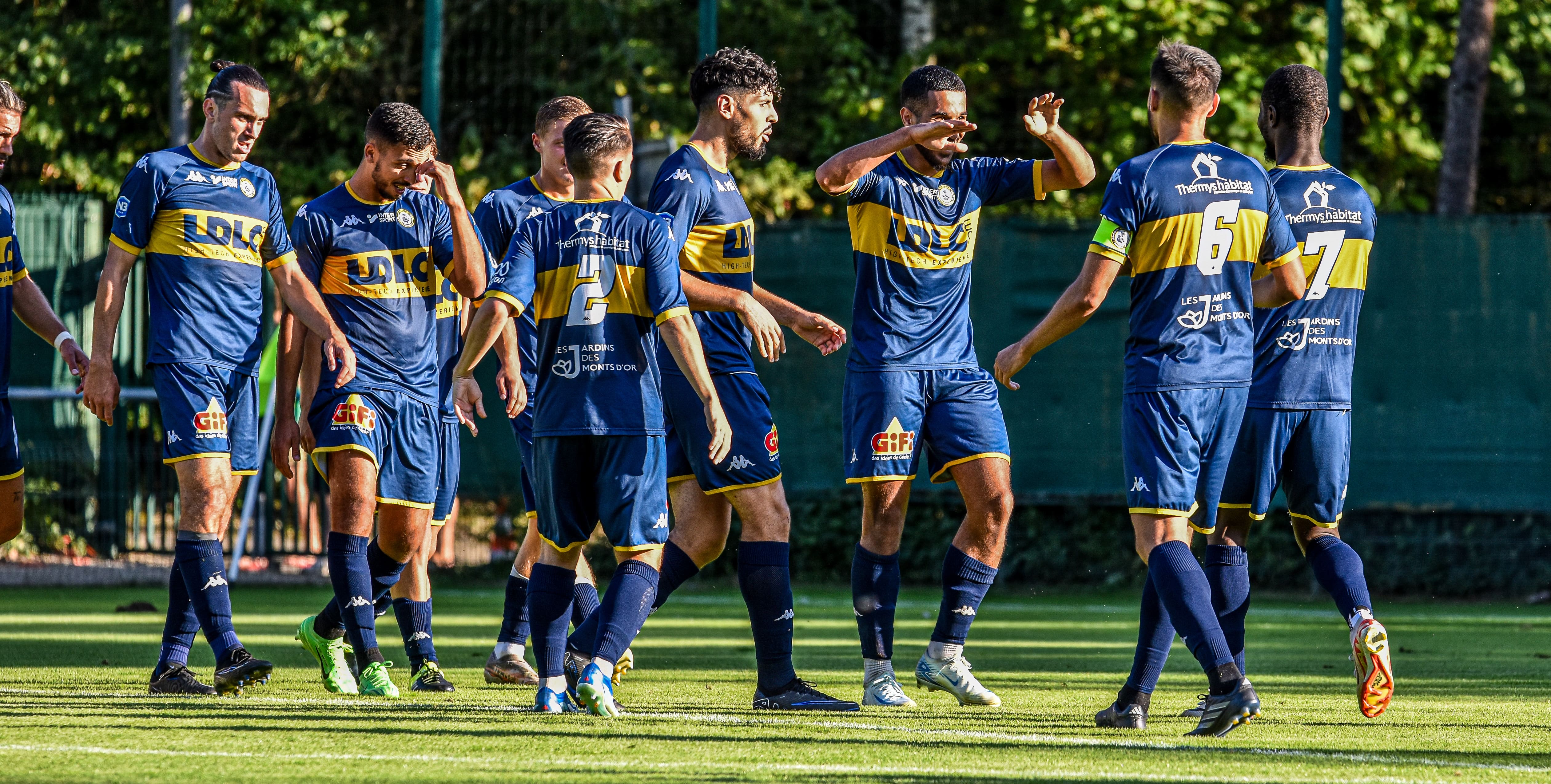 Nos limonois célébrant le but de Guechi face à l'ASSE