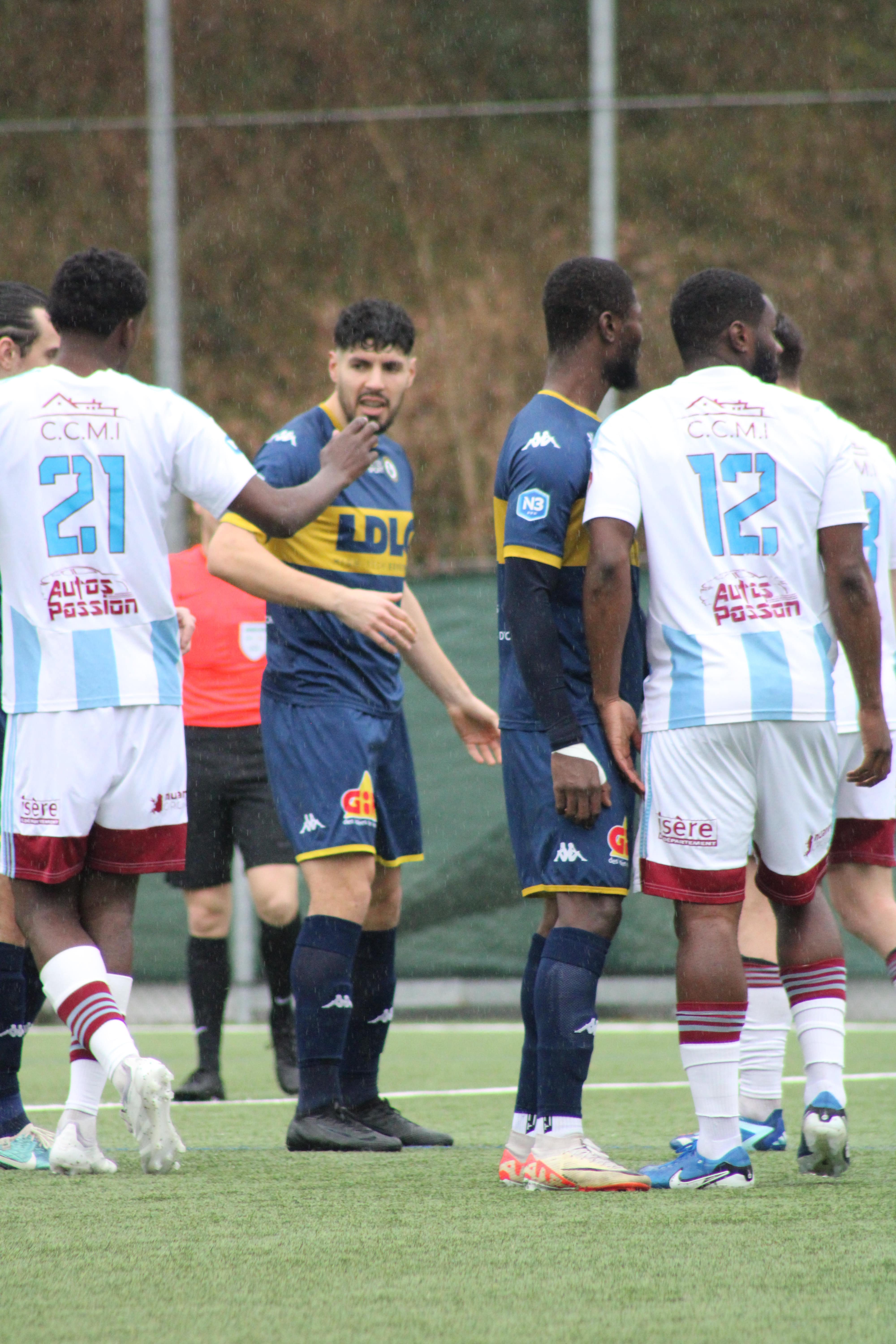 Belaroussi et Singoura lors de la réception du FCBJ